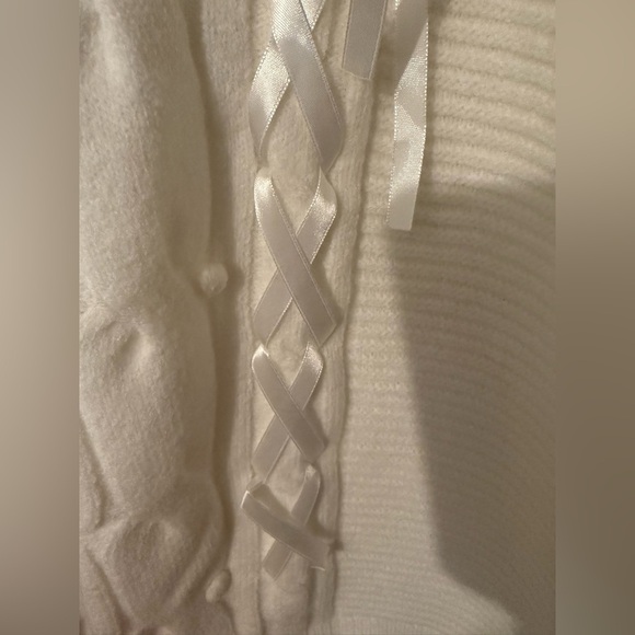 Francesca’s Holly Ribbon Front Cable Pullover Sweater - Picture 5 of 6